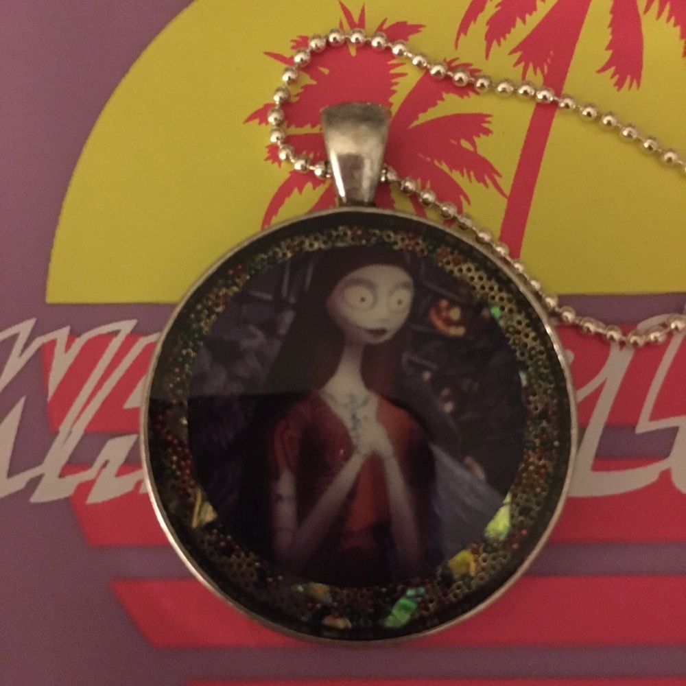 New Women’s Sally Skelington Silver Pendant Necklace Halloween 👻 Costume